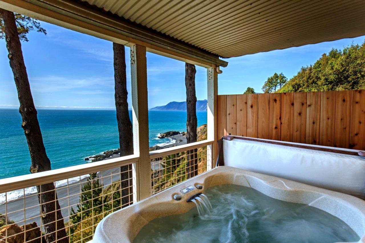 Amazing Oceanview 2 Bedroom Oceanfront! By Oceanviewhottubs Shelter Cove, Ca Tesla Ev Station Екстериор снимка