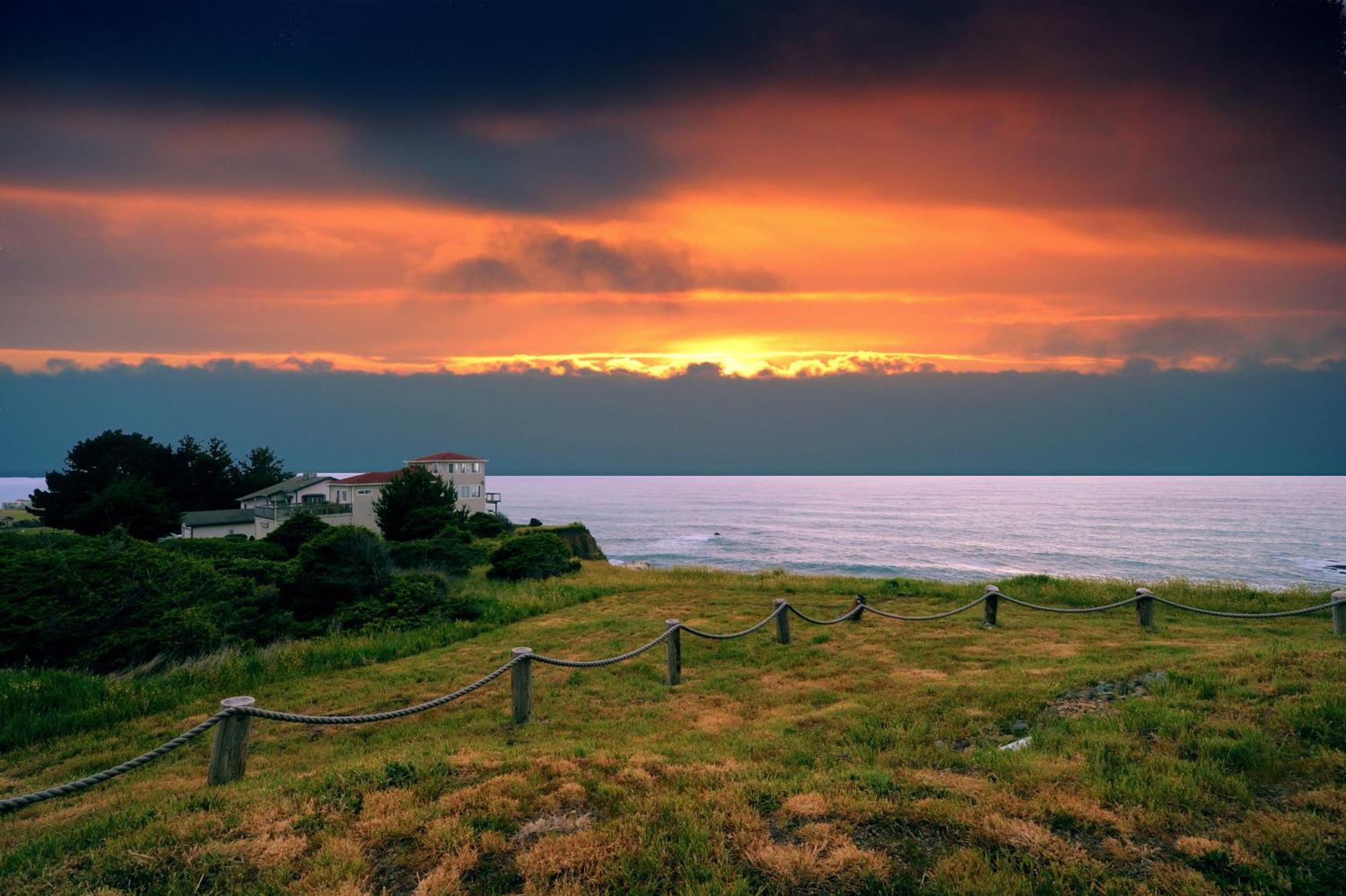 Amazing Oceanview 2 Bedroom Oceanfront! By Oceanviewhottubs Shelter Cove, Ca Tesla Ev Station Екстериор снимка
